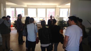 Silke Roggermann zeigt uns das Gewächshaus in Düsseldorf