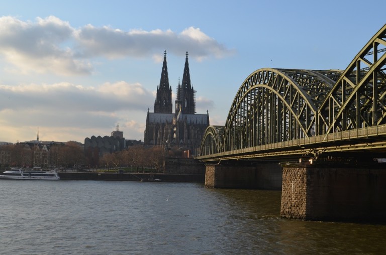 Kölner_Dom_Panorama_Brücke